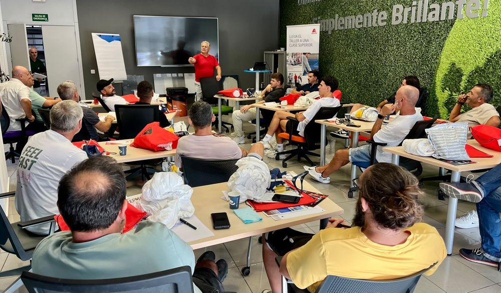 Sagola dans la finition haut de gamme pour le secteur du nautisme sportif et de plaisance : deux journées de formation avec la gamme IMRON MARINE (Axalta)